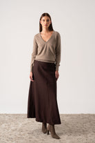 Essenza V-Neck Cashmere Sweater Taupe Luxmii