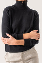 Ombra Cashmere Turtleneck Sweater Black Luxmii