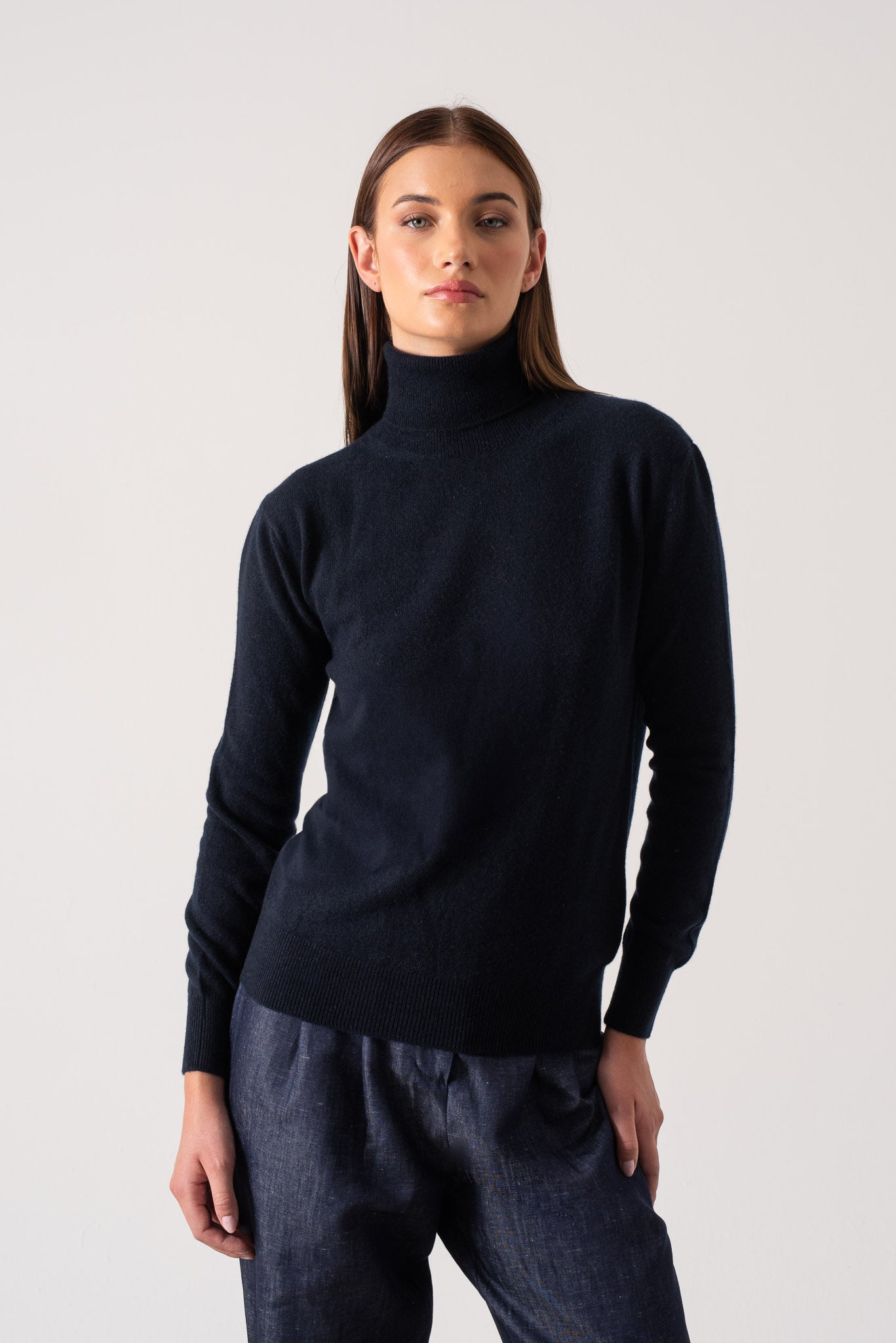 Ombra Cashmere Turtleneck Sweater Navy Luxmii