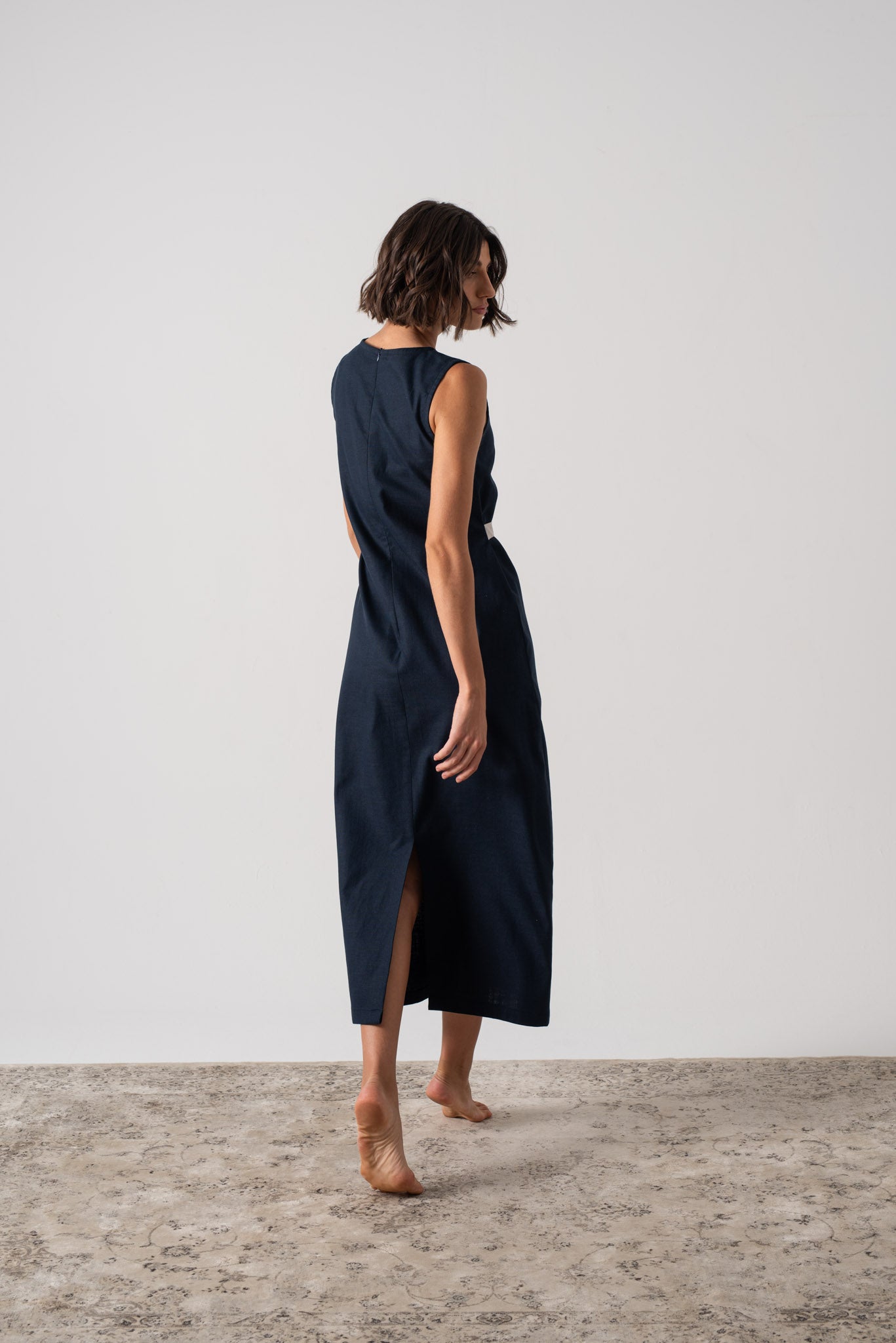 Zuri Linen Midi Dress in Navy Luxmii